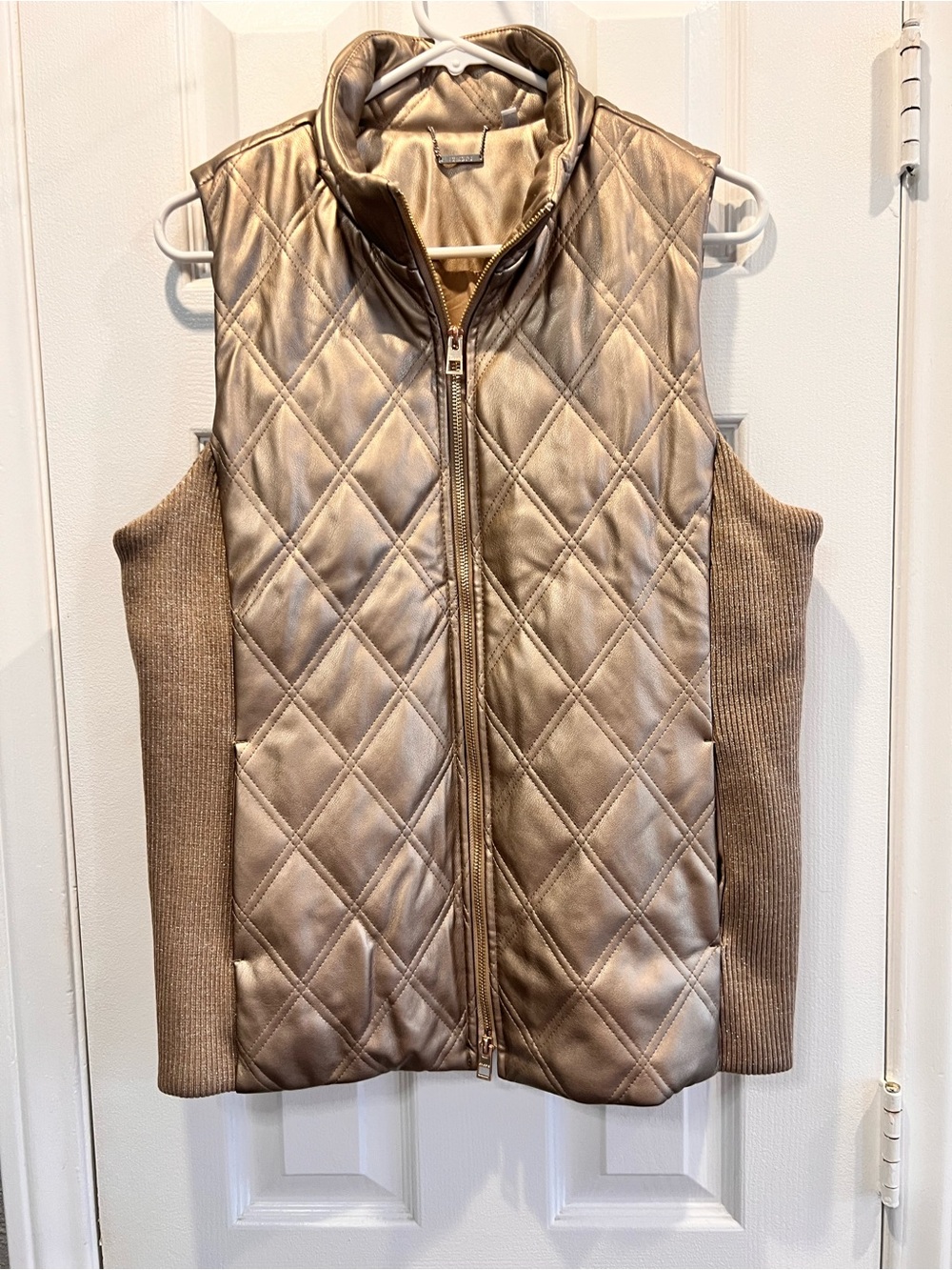 Chicos Gold Metallic Quilted Vest Sz 1 M Faux Leather Look Knit Side Puffer